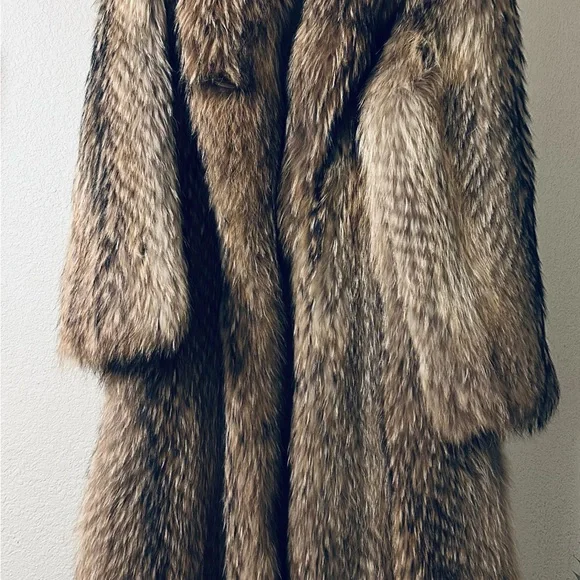 Sex and the City - Carrie Bradshaw- Genuine Tanuki Racoon Fur Coat by SFC - Picture 8 of 9
